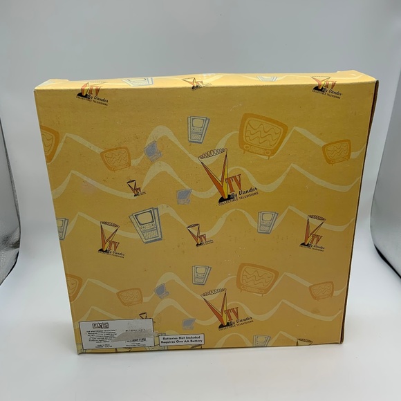 Vintage Vandor Elvis Presley Retro Black/White 8" Wall Clock Open Box NEW! - Picture 13 of 16